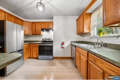 584 Thomas Boulevard 5 #5, East Orange, NJ 07017 - Photo 4