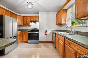 584 Thomas Blvd 5, East Orange, NJ 07017 - Photo 4