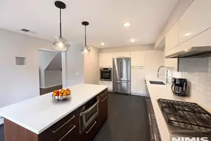 217 Slocum Way, Fort Lee, NJ 07024 - Photo 4