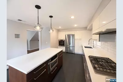 217 Slocum Way, Fort Lee, NJ 07024 - Photo 4