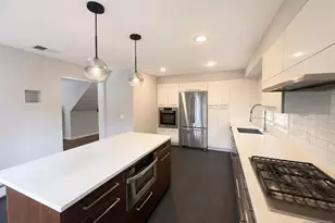217 Slocum Way, Fort Lee, NJ 07024 - Photo 4