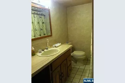25 Farview Terrace, Paramus, NJ 07652 - Photo 12
