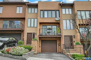 5 Yorkview Dr, Edgewater, NJ 07020 - Photo 1