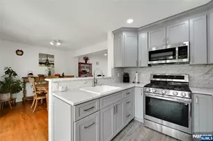 5 Yorkview Dr, Edgewater, NJ 07020 - Photo 4