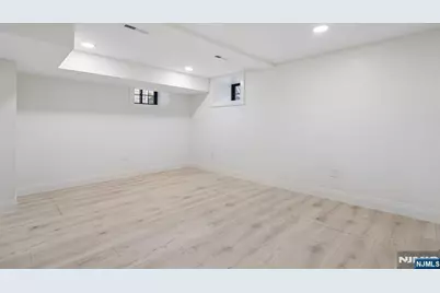 423 Aurora Avenue 1 #1, Cliffside Park, NJ 07010 - Photo 20