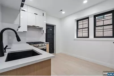 423 Aurora Avenue 1 #1, Cliffside Park, NJ 07010 - Photo 14