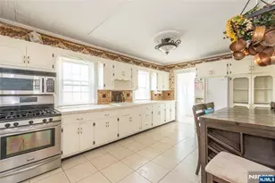 53 Murray Hill Terrace, Bergenfield, NJ 07621 - Photo 4