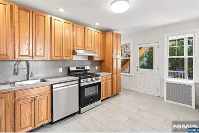 41 Central Avenue 41 A #41 A, Rochelle Park Township, NJ 07662 - Photo 6