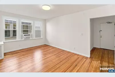 41 Central Avenue 41 A #41 A, Rochelle Park Township, NJ 07662 - Photo 4