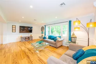 375 Queens Ct, Ridgewood, NJ 07450 - Photo 8