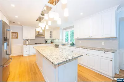 375 Queens Court, Ridgewood, NJ 07450 - Photo 18