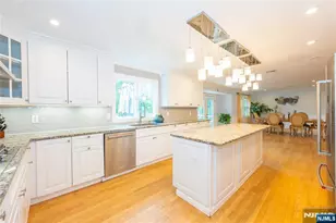 375 Queens Ct, Ridgewood, NJ 07450 - Photo 20