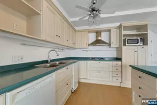 3 Horizon Road 1406, Fort Lee, NJ 07024 - Photo 16