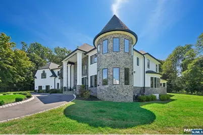 707 Black Hawk Lane, Franklin Lakes, NJ 07417 - Photo 2