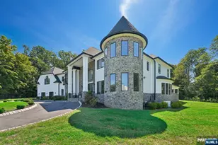 707 Black Hawk Ln, Franklin Lakes, NJ 07417 - Photo 2