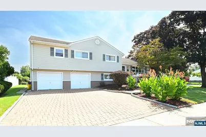 145 Sutton Place, New Milford, NJ 07646 - Photo 2