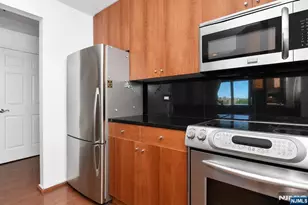 3308 City Pl, Edgewater, NJ 07020 - Photo 4