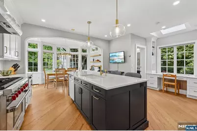 402 Mountain Avenue, Ridgewood, NJ 07450 - Photo 2