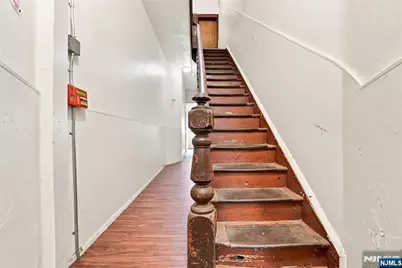 913 Summit Avenue, Union City, NJ 07087 - Photo 10