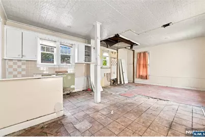 913 Summit Avenue, Union City, NJ 07087 - Photo 22
