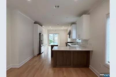 475 Oakdene Avenue 1 #1, Cliffside Park, NJ 07010 - Photo 4