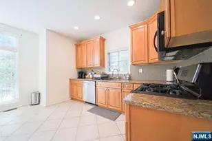 148 Hudson Cove 148, Edgewater, NJ 07020 - Photo 30