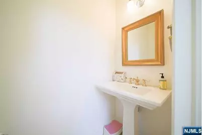 148 Hudson Cove 148 #148, Edgewater, NJ 07020 - Photo 14