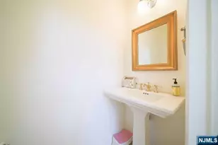 148 Hudson Cove 148, Edgewater, NJ 07020 - Photo 14