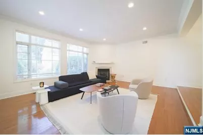 148 Hudson Cove 148 #148, Edgewater, NJ 07020 - Photo 4