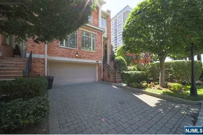 148 Hudson Cove 148 #148, Edgewater, NJ 07020 - Photo 2