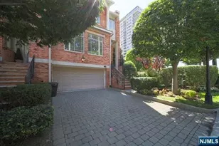 148 Hudson Cove 148, Edgewater, NJ 07020 - Photo 2