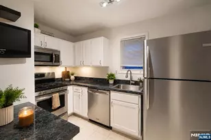 2 Cottage Pl 4, Morristown, NJ 07960 - Photo 4
