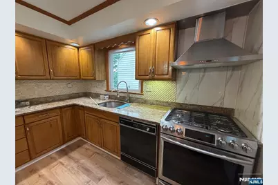 649 Oakdene Avenue 1 #1, Ridgefield, NJ 07657 - Photo 6