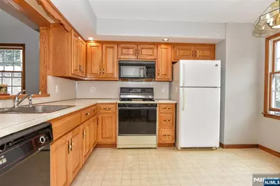 196 W Madison Avenue 7B #7B, Dumont, NJ 07628 - Photo 12