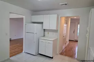 2385 7th Street B, Fort Lee, NJ 07024 - Photo 4