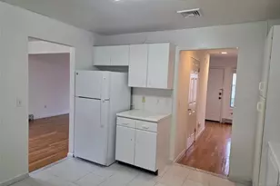 2385 7th Street B, Fort Lee, NJ 07024 - Photo 4