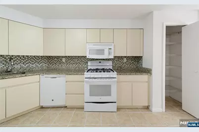 403 Livingston Court N403 #N403, Edgewater, NJ 07020 - Photo 12