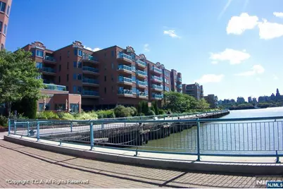 403 Livingston Court N403 #N403, Edgewater, NJ 07020 - Photo 10