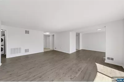403 Livingston Court N403 #N403, Edgewater, NJ 07020 - Photo 8