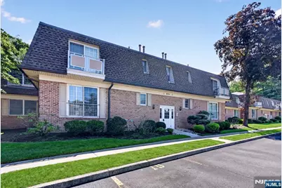 271 Collignon Way 4B #4B, River Vale Township, NJ 07675 - Photo 2