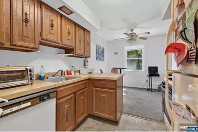 271 Collignon Way 4B #4B, River Vale Township, NJ 07675 - Photo 8