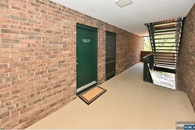 107 Indian Hollow Court 107 #107, Mahwah, NJ 07430 - Photo 2