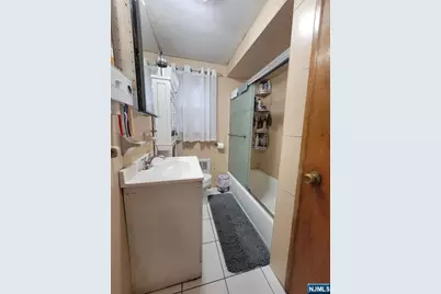 312 Passaic Avenue, Hasbrouck Heights, NJ 07604 - Photo 18