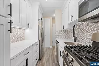 515 Anderson Avenue 2H #2H, Cliffside Park, NJ 07010 - Photo 2