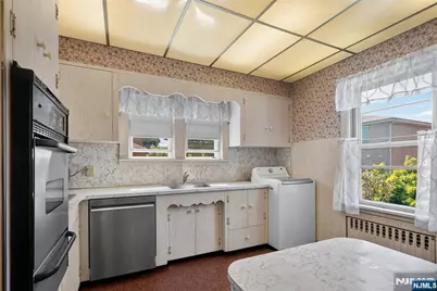 290 Lafayette Avenue 2 #2, Cliffside Park, NJ 07010 - Photo 20