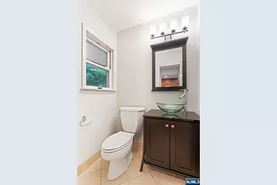 477 Undercliff Avenue, Edgewater, NJ 07020 - Photo 12