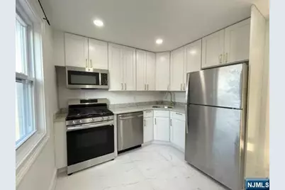 21 Livingston Avenue 2nd Fl #2nd fl, Lyndhurst Township, NJ 07071 - Photo 12