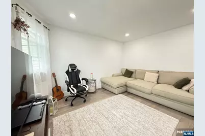 21 Livingston Avenue 2nd Fl #2nd fl, Lyndhurst Township, NJ 07071 - Photo 4