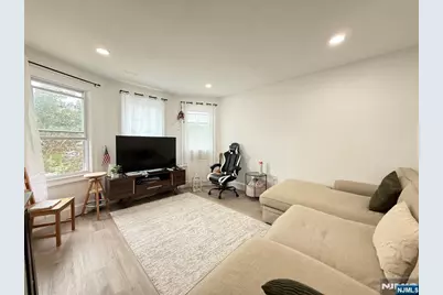 21 Livingston Avenue 2nd Fl #2nd fl, Lyndhurst Township, NJ 07071 - Photo 2
