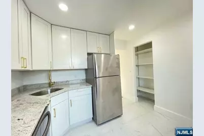 21 Livingston Avenue 2nd Fl #2nd fl, Lyndhurst Township, NJ 07071 - Photo 10